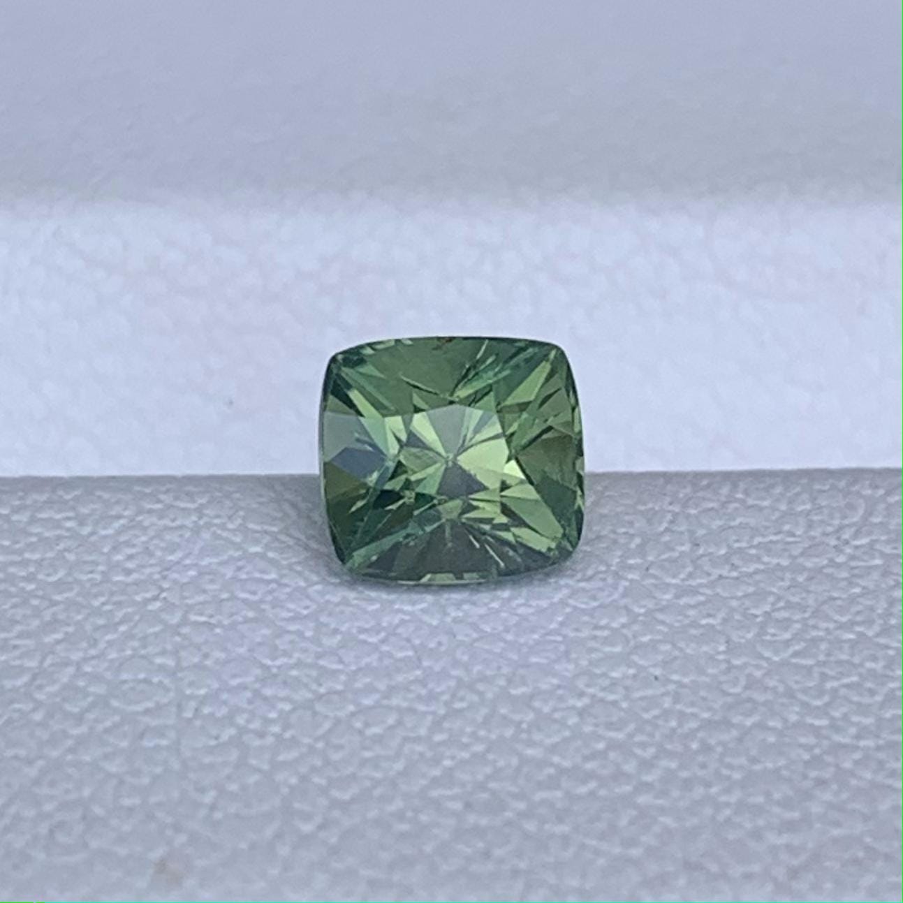 Natural Green Sapphire 1.06ct - (UH) - Baza Boutique