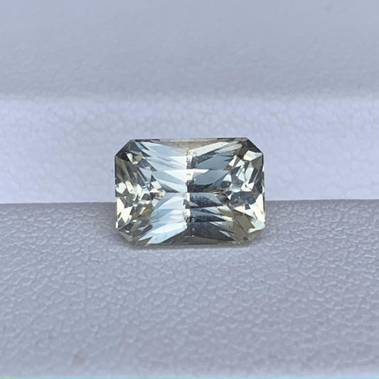 Natual Peach Sapphire 2.13ct - (UH) - Baza Boutique
