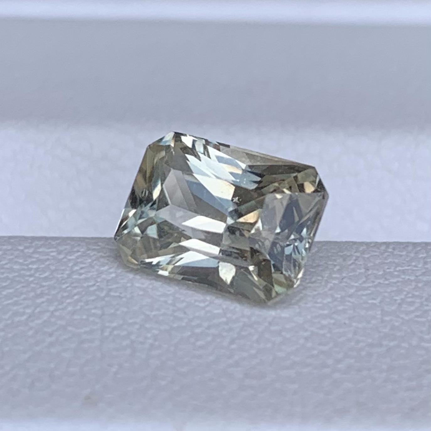 Natual Peach Sapphire 2.13ct - (UH) - Baza Boutique