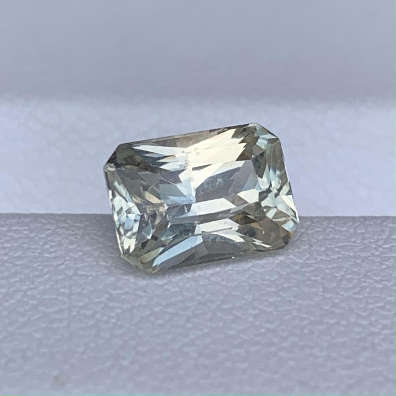 Natual Peach Sapphire 2.13ct - (UH) - Baza Boutique