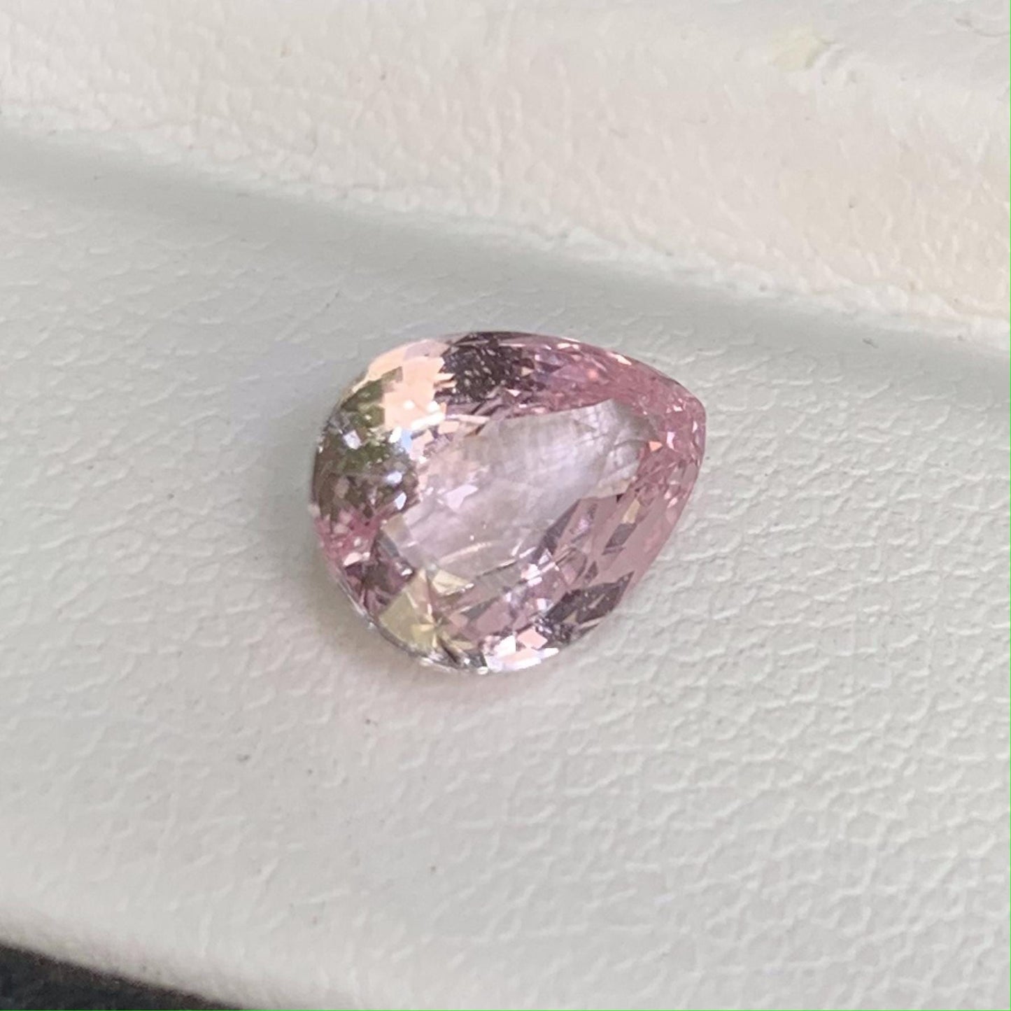 Pink Padparadscha Sapphire 2.05ct - (UH) - Baza Boutique