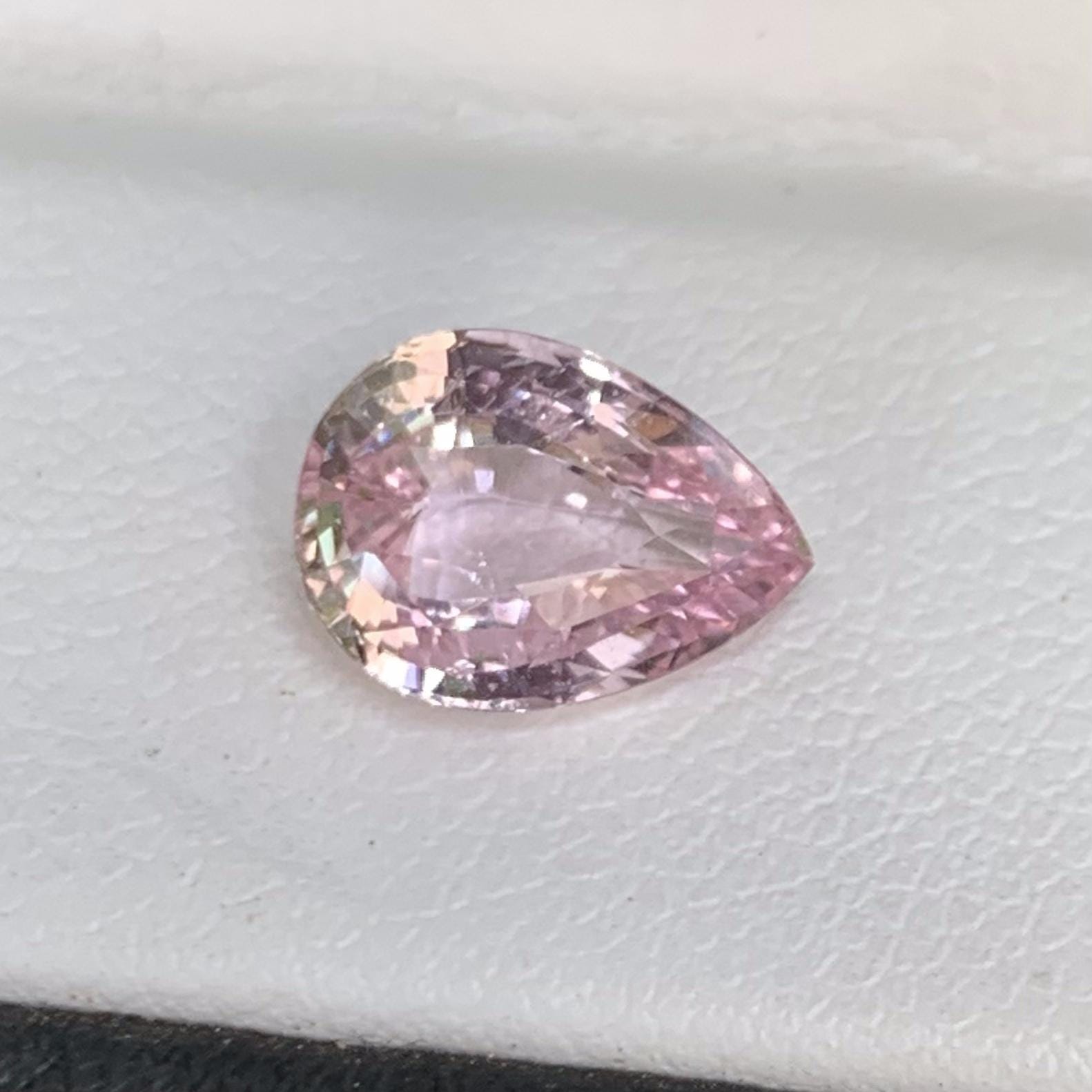 Pink Padparadscha Sapphire 2.05ct - (UH) - Baza Boutique