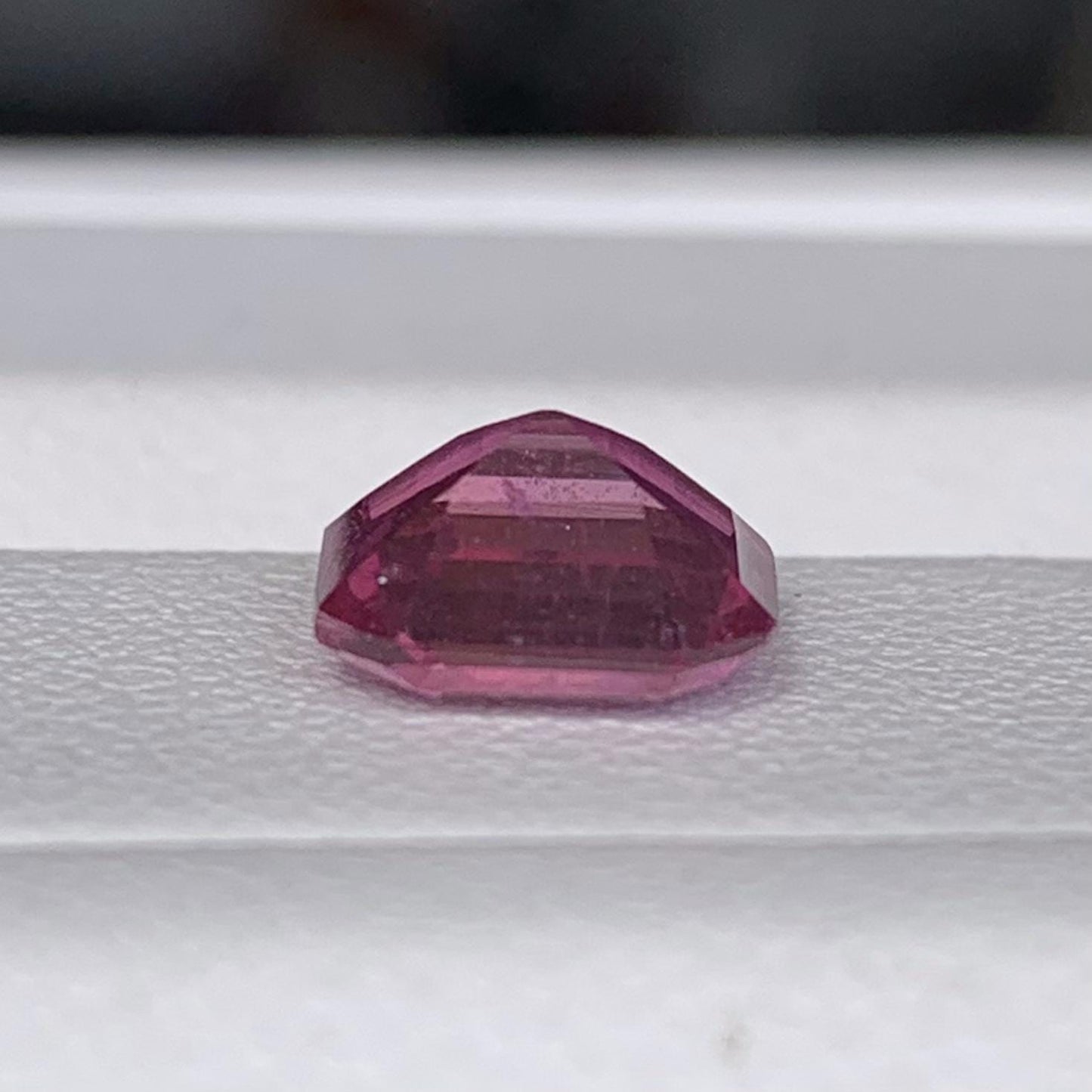 Natural Padparadscha Sapphire 2.25ct - (H) - Baza Boutique