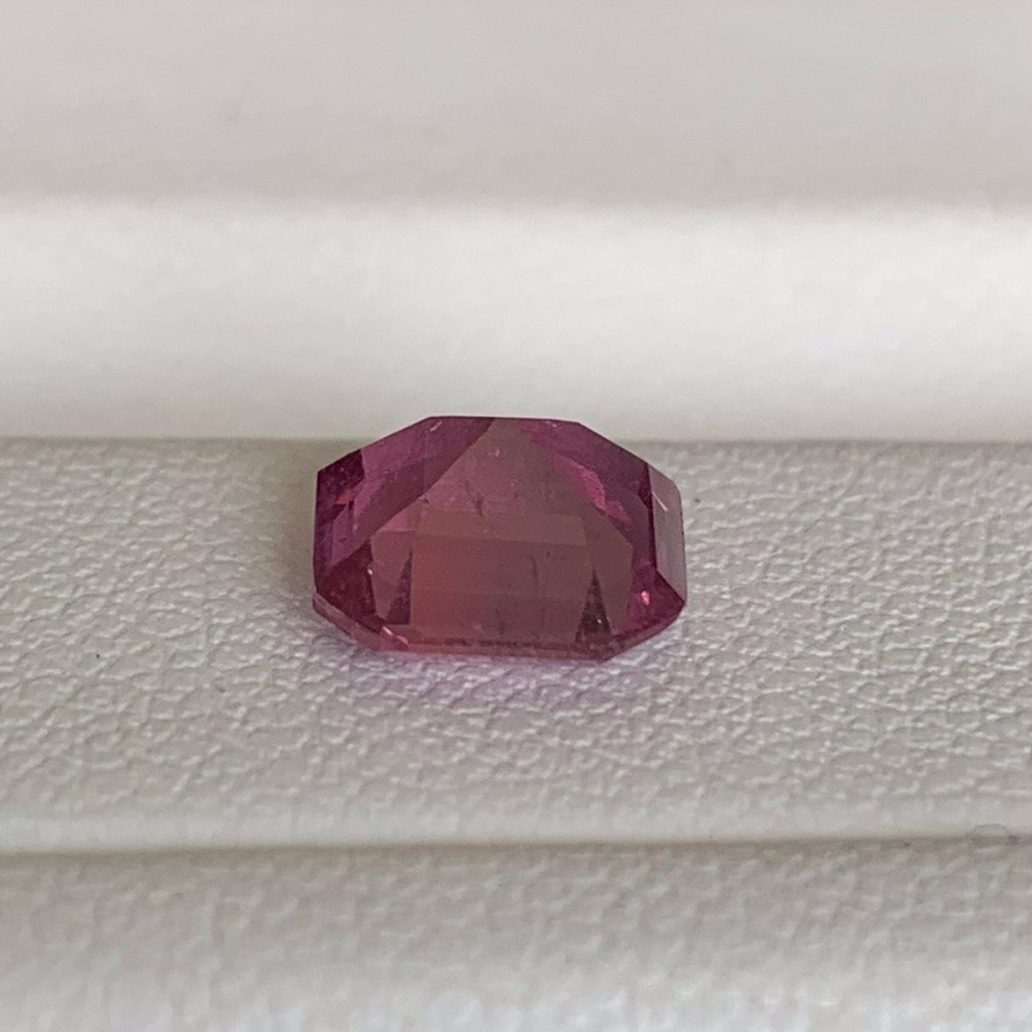 Natural Padparadscha Sapphire 2.25ct - (H) - Baza Boutique