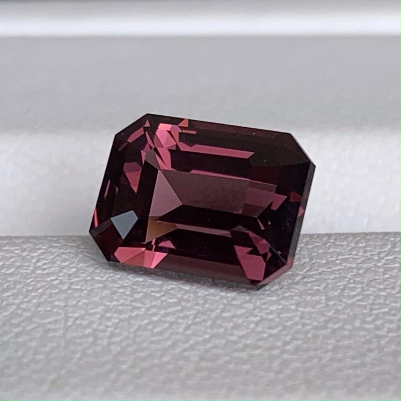 Natural Mahenge Grape Spinel 3.01ct - (H) - Baza Boutique