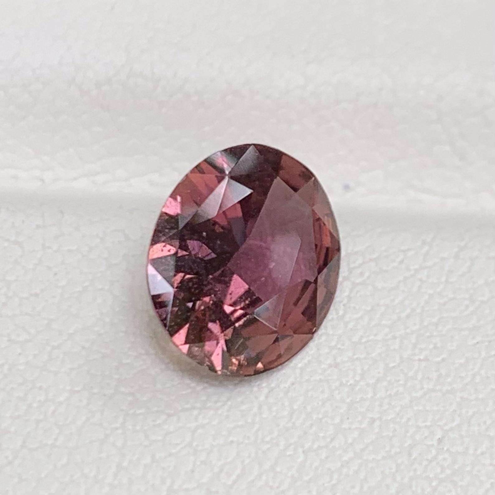 Natural Whiskey Sapphire 2.29ct - (H) - Baza Boutique
