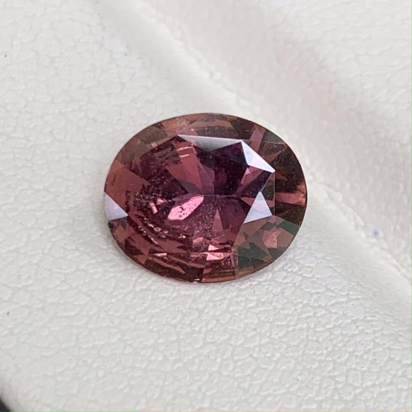 Natural Whiskey Sapphire 2.29ct - (H) - Baza Boutique