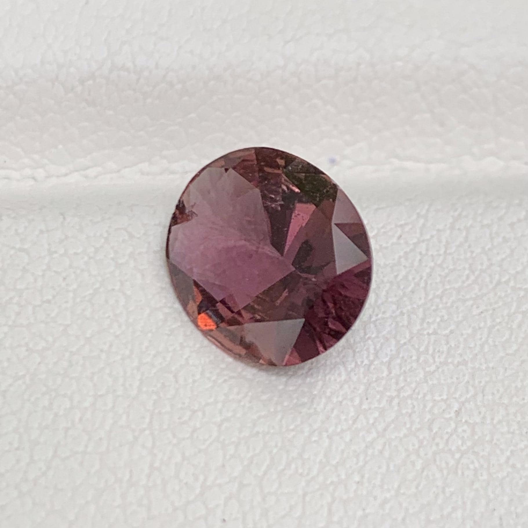 Natural Whiskey Sapphire 2.29ct - (H) - Baza Boutique