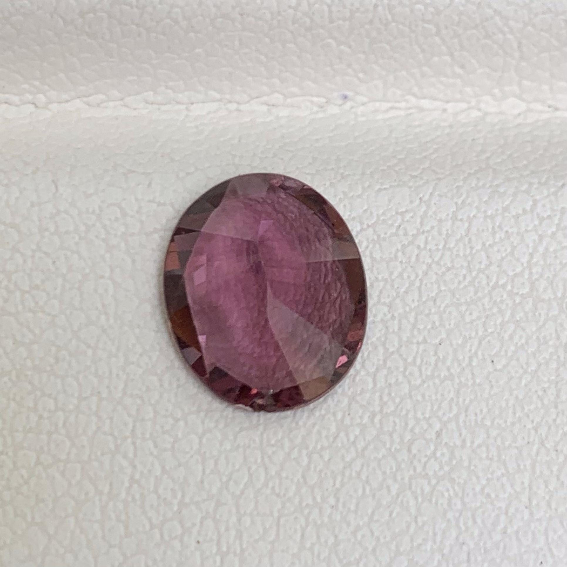 Natural Whiskey Sapphire 2.29ct - (H) - Baza Boutique