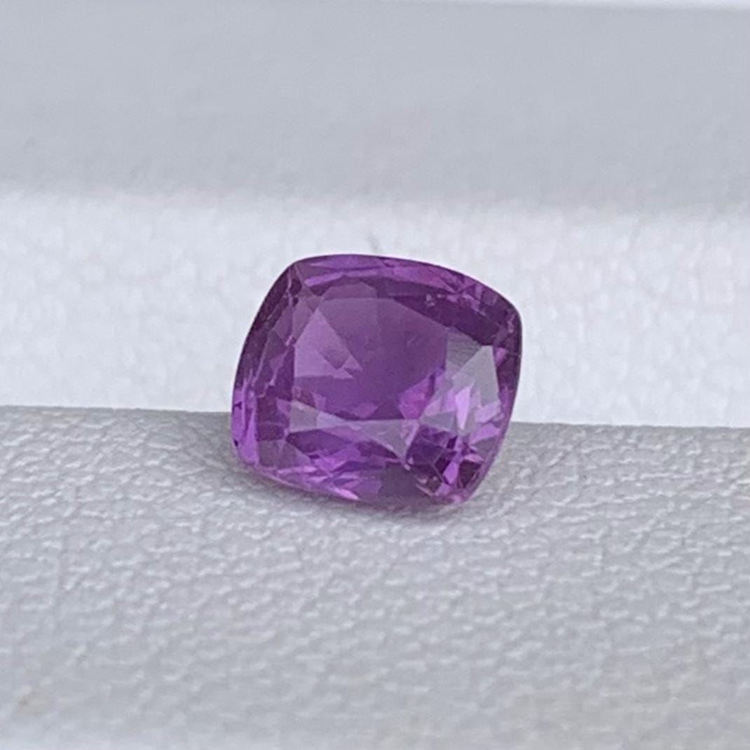 Natural Cushion Cut Violet Sapphire 1.04ct - (UH)