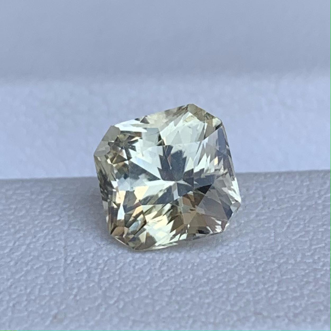 Natural Yellow Sapphire 2.17ct - (UH) - Baza Boutique