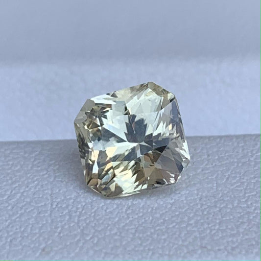 Natural Yellow Sapphire 2.17ct - (UH) - Baza Boutique