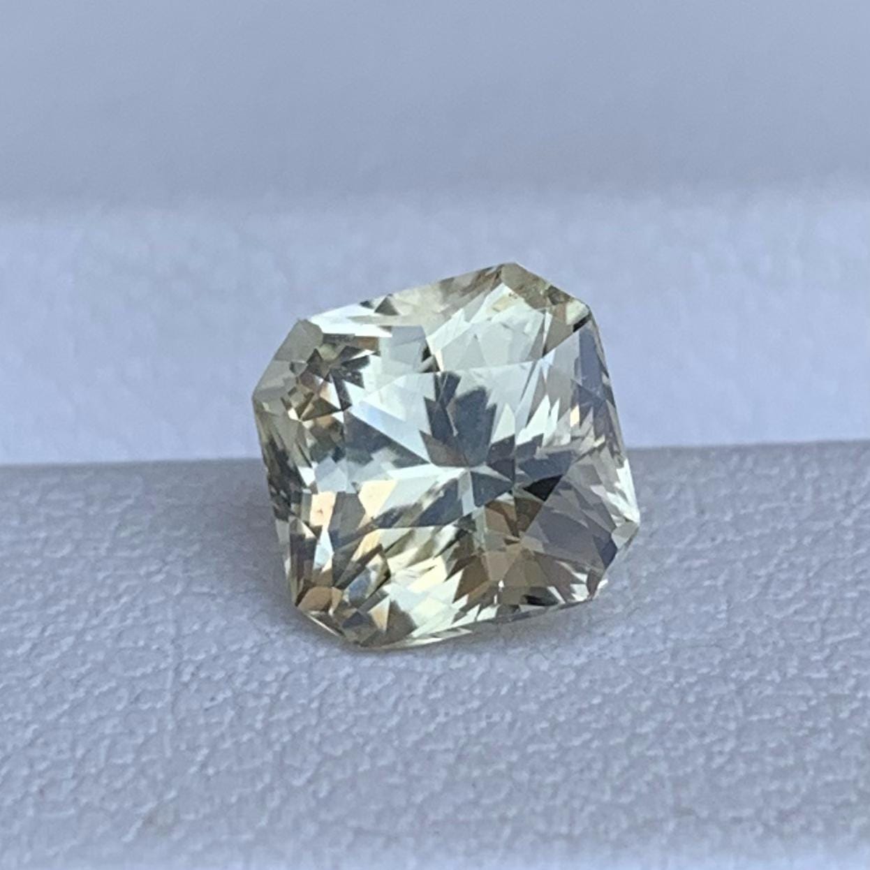 Natural Yellow Sapphire 2.17ct - (UH) - Baza Boutique