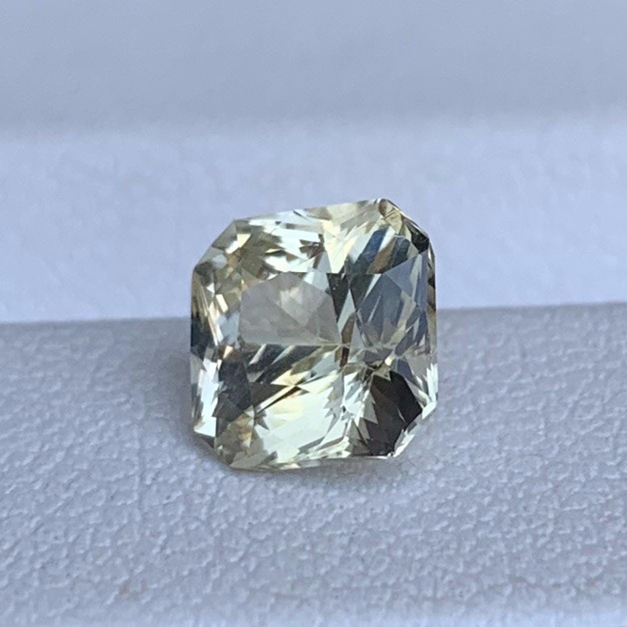 Natural Yellow Sapphire 2.17ct - (UH) - Baza Boutique