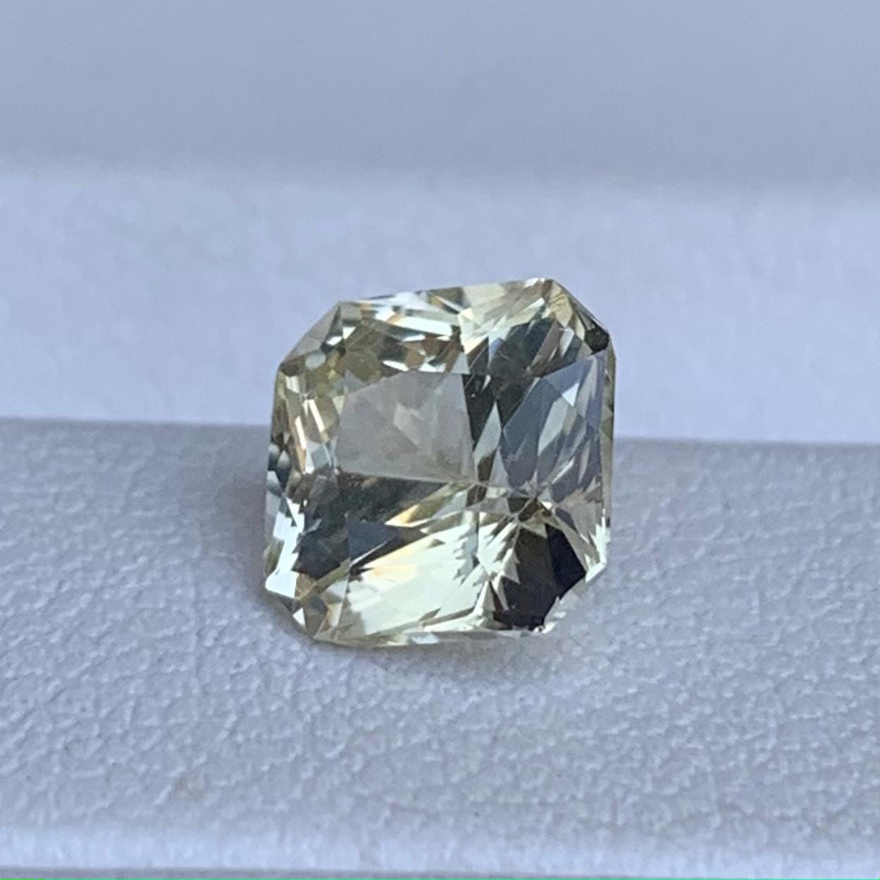 Natural Yellow Sapphire 2.17ct - (UH) - Baza Boutique