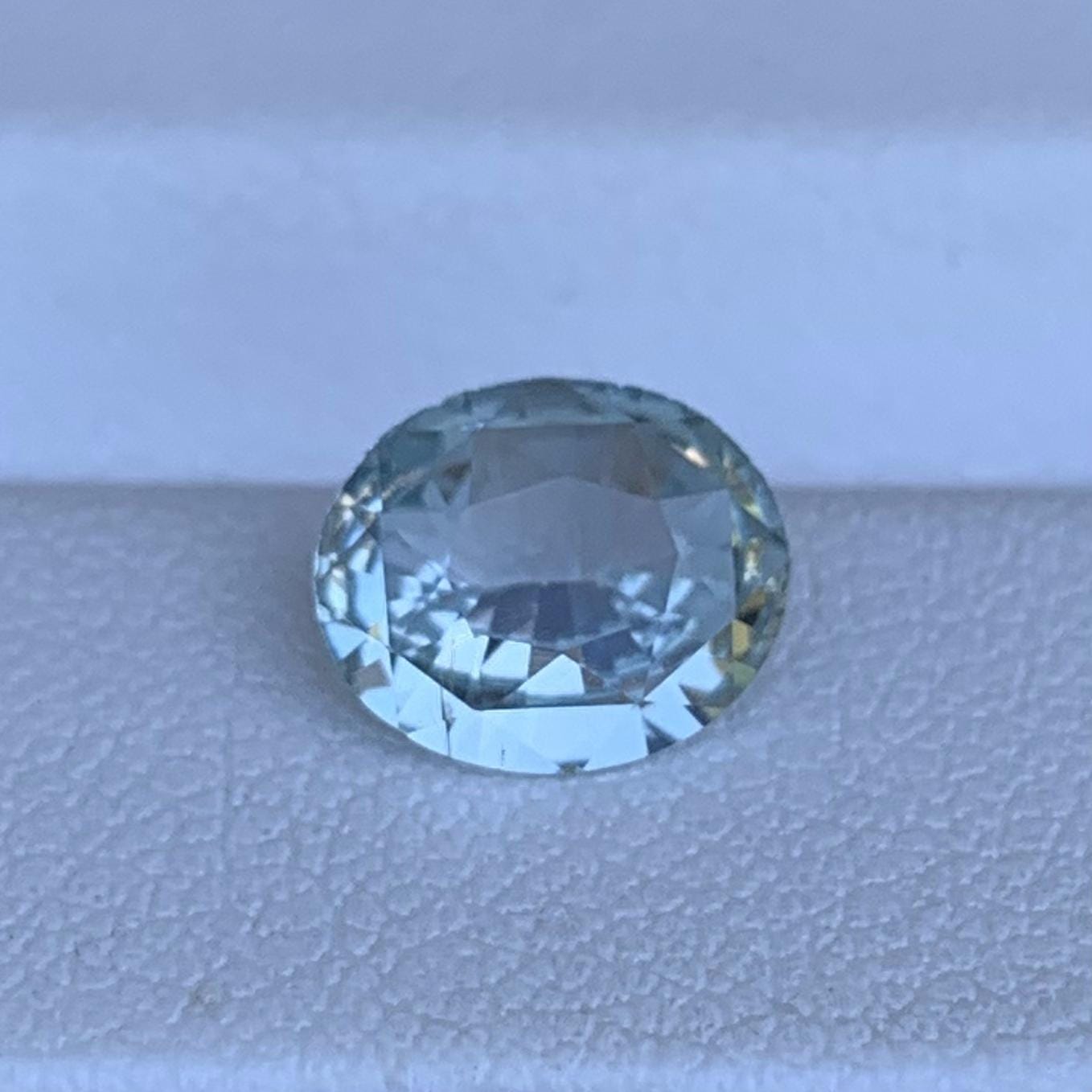 Mint Green Sapphire 1.71ct - (H) - Baza Boutique