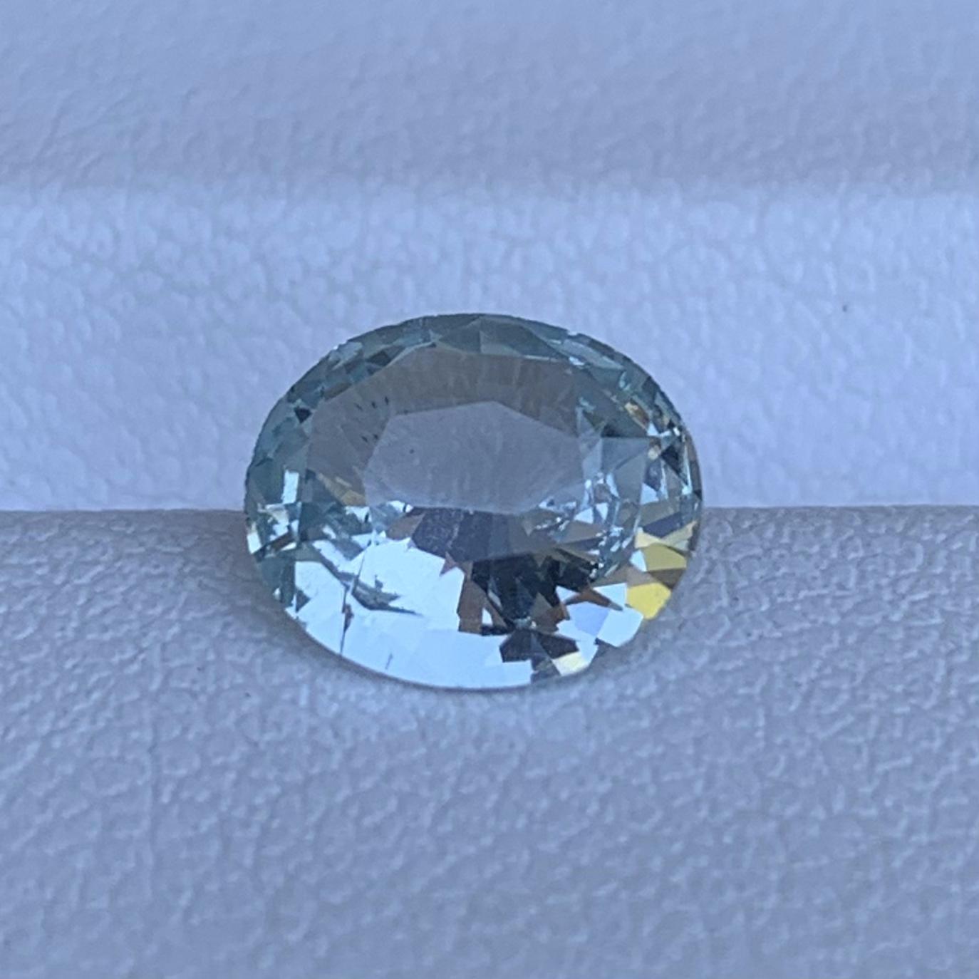 Mint Green Sapphire 1.71ct - (H) - Baza Boutique