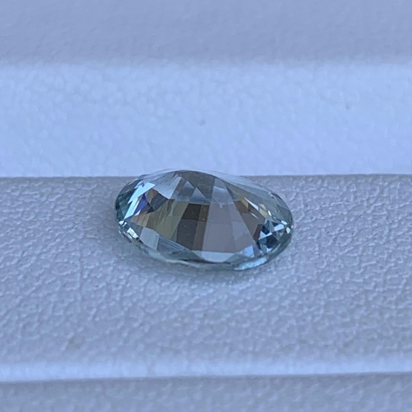 Mint Green Sapphire 1.71ct - (H) - Baza Boutique