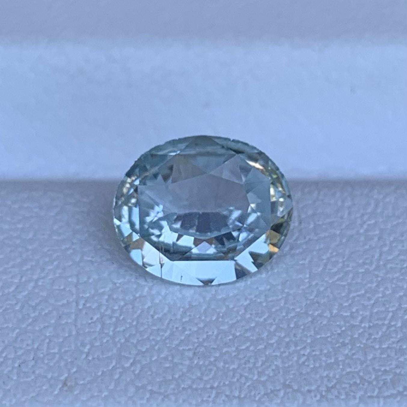 Mint Green Sapphire 1.71ct - (H) - Baza Boutique