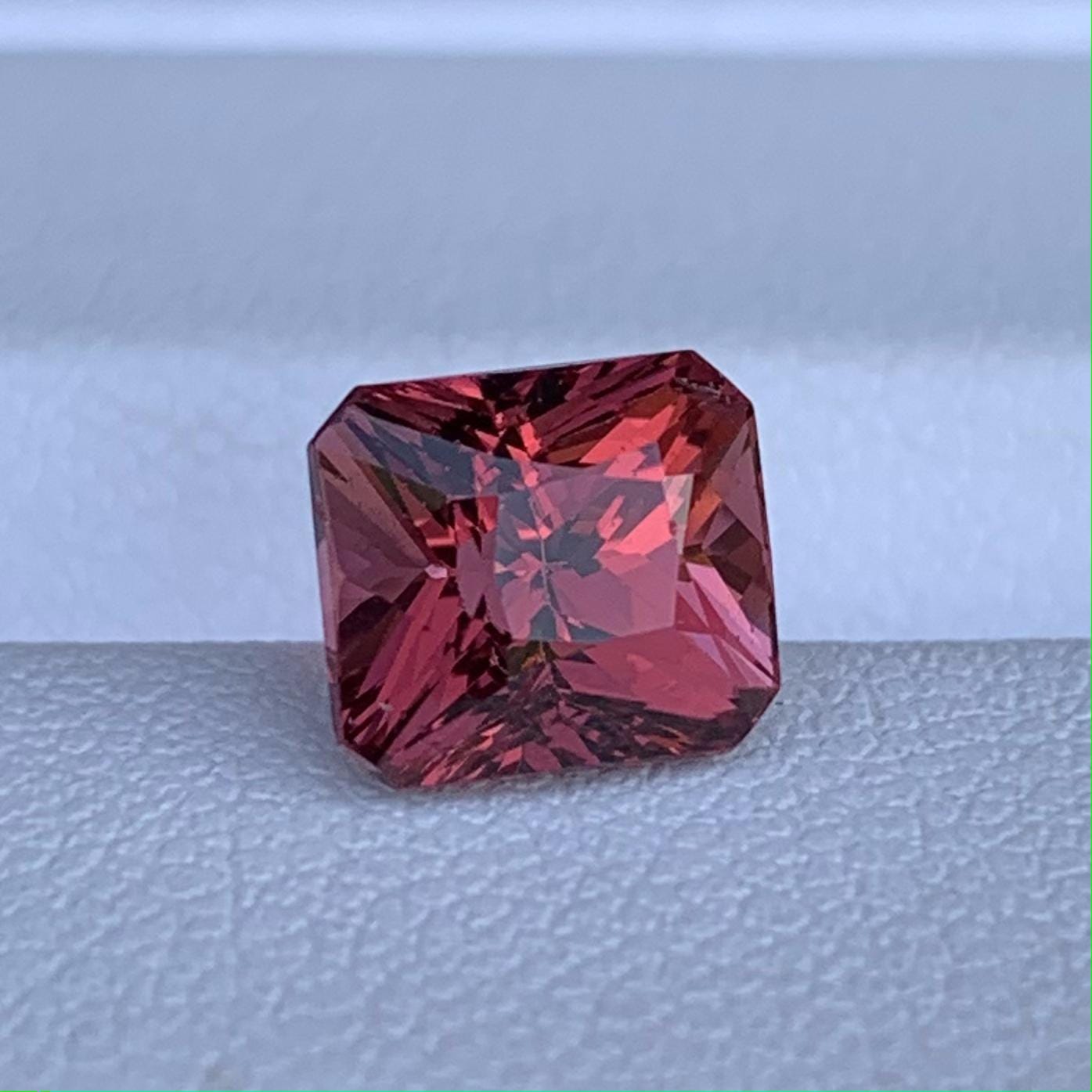 Natural Malaya Garnet 2.50ct - (N) - Baza Boutique