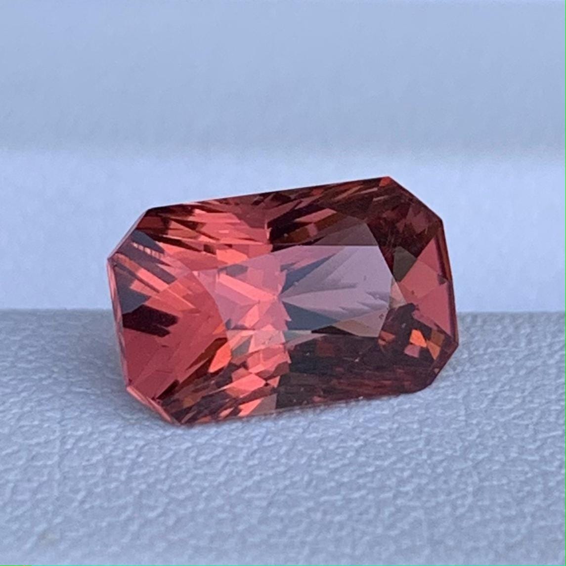 Rare Malaya Garnet 2.62ct - (N) - Baza Boutique