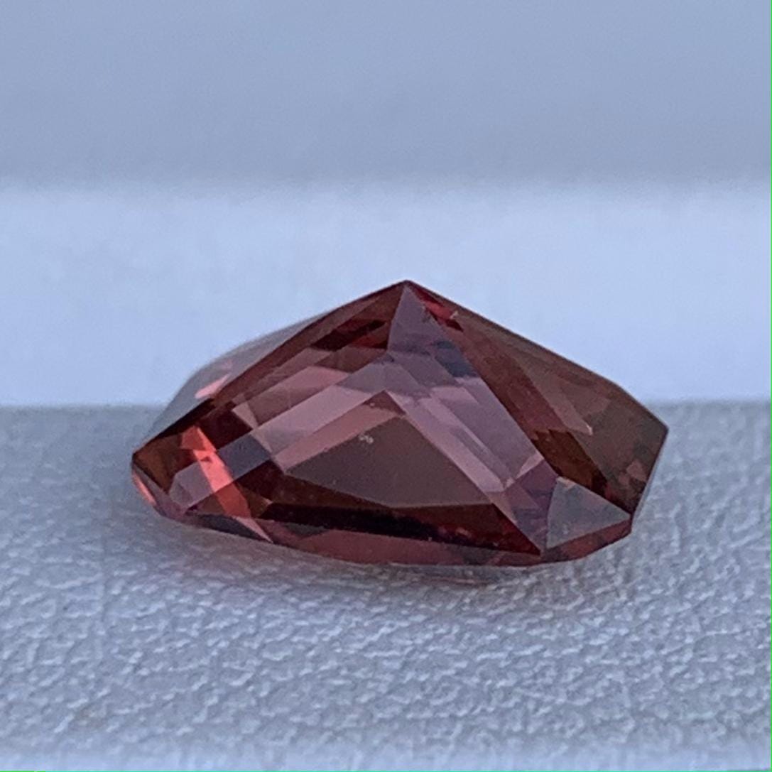 Rare Malaya Garnet 2.62ct - (N) - Baza Boutique