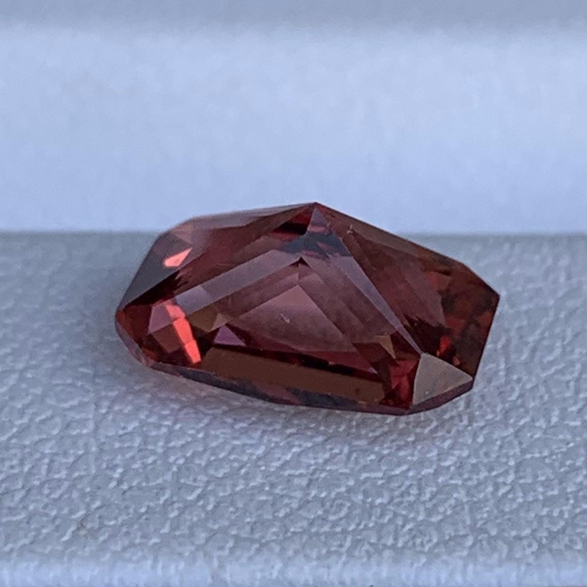Rare Malaya Garnet 2.62ct - (N) - Baza Boutique