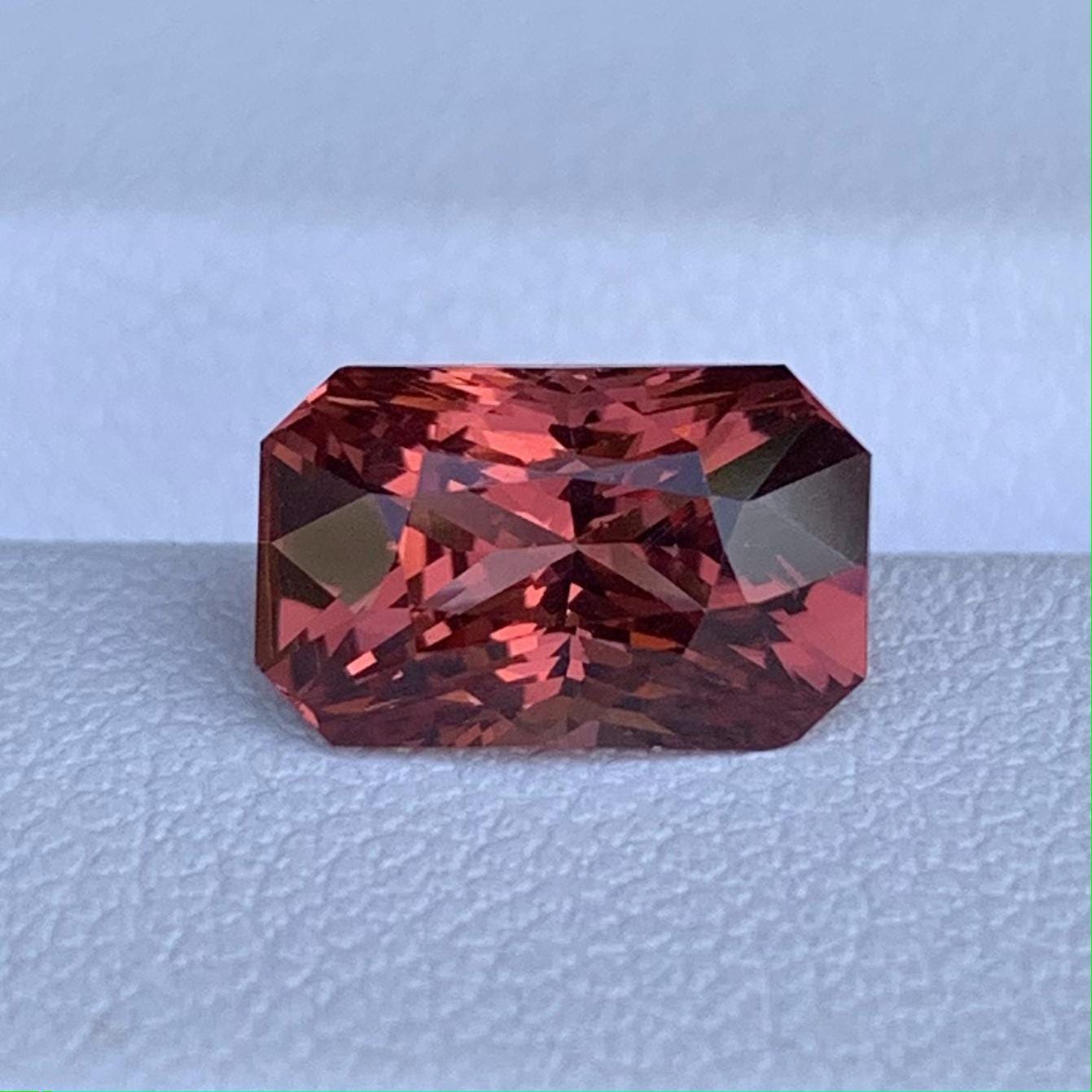 Rare Malaya Garnet 2.62ct - (N) - Baza Boutique