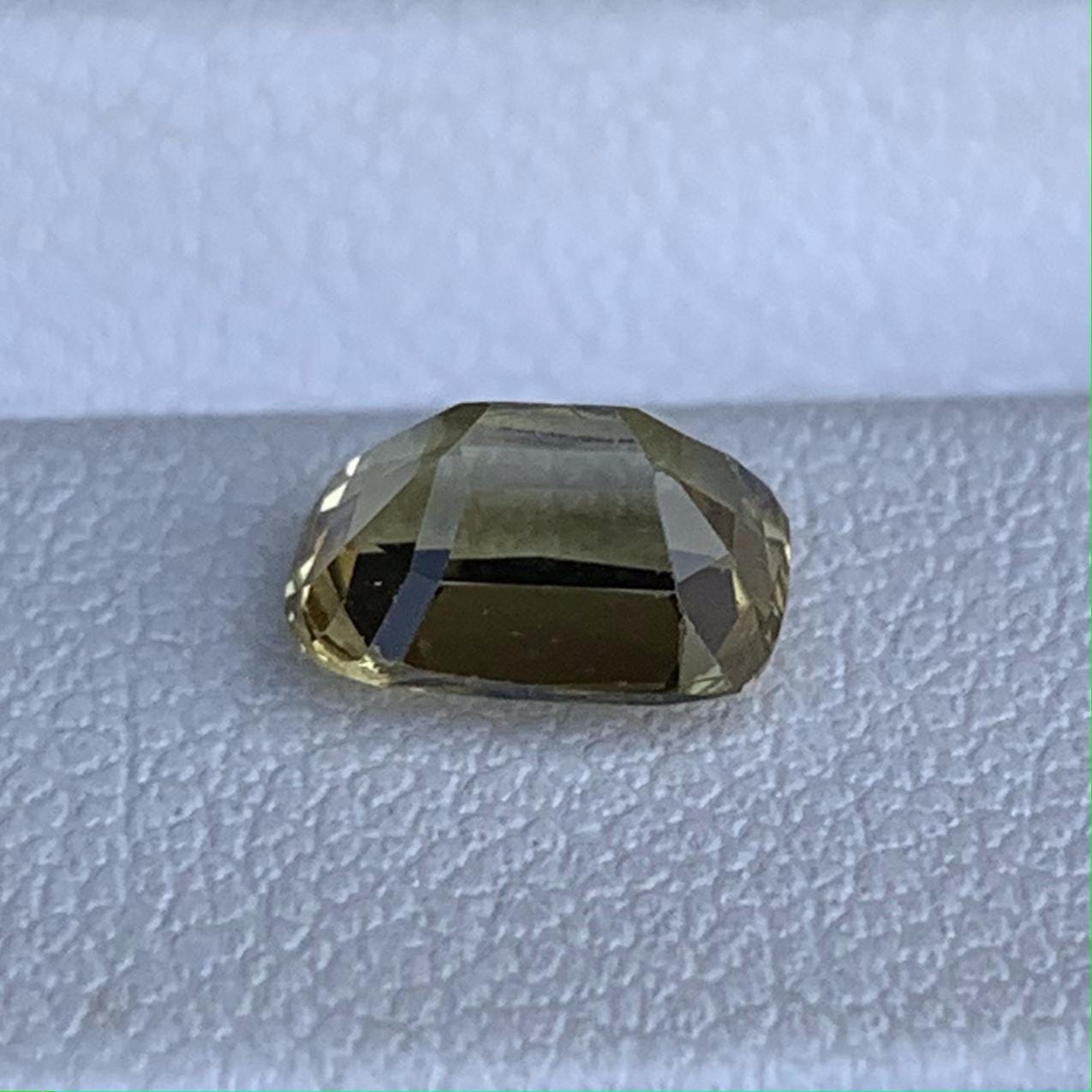 Yellow Green Chrysoberyl 1.55ct - (H) - Baza Boutique