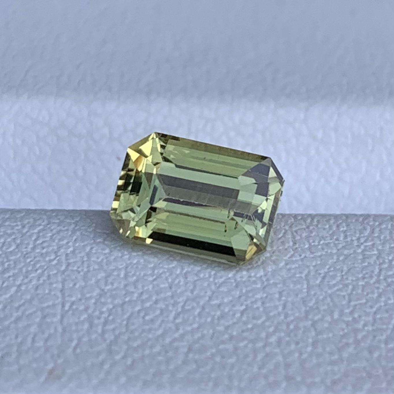 Natural Chrysoberyl 1.50ct - (H) - Baza Boutique