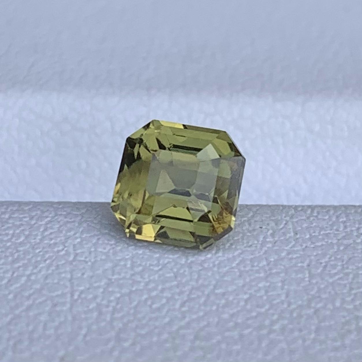 Natural Yellow Green Chrysoberyl 1.36ct - (UH) - Baza Boutique