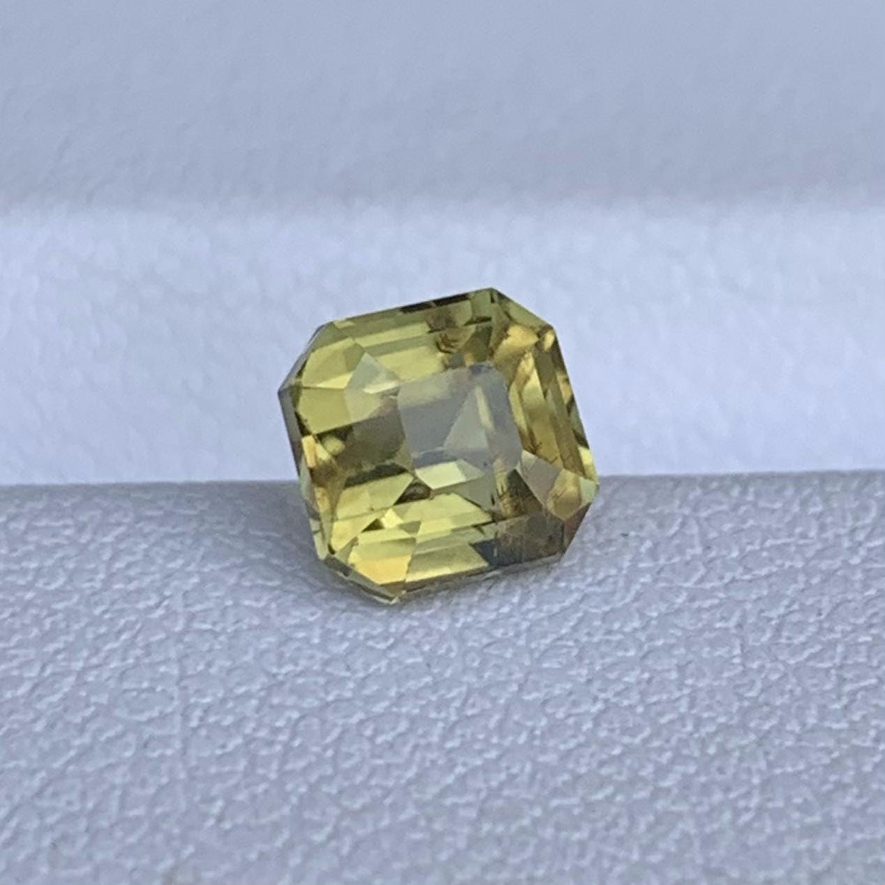 Natural Yellow Green Chrysoberyl 1.36ct - (UH) - Baza Boutique