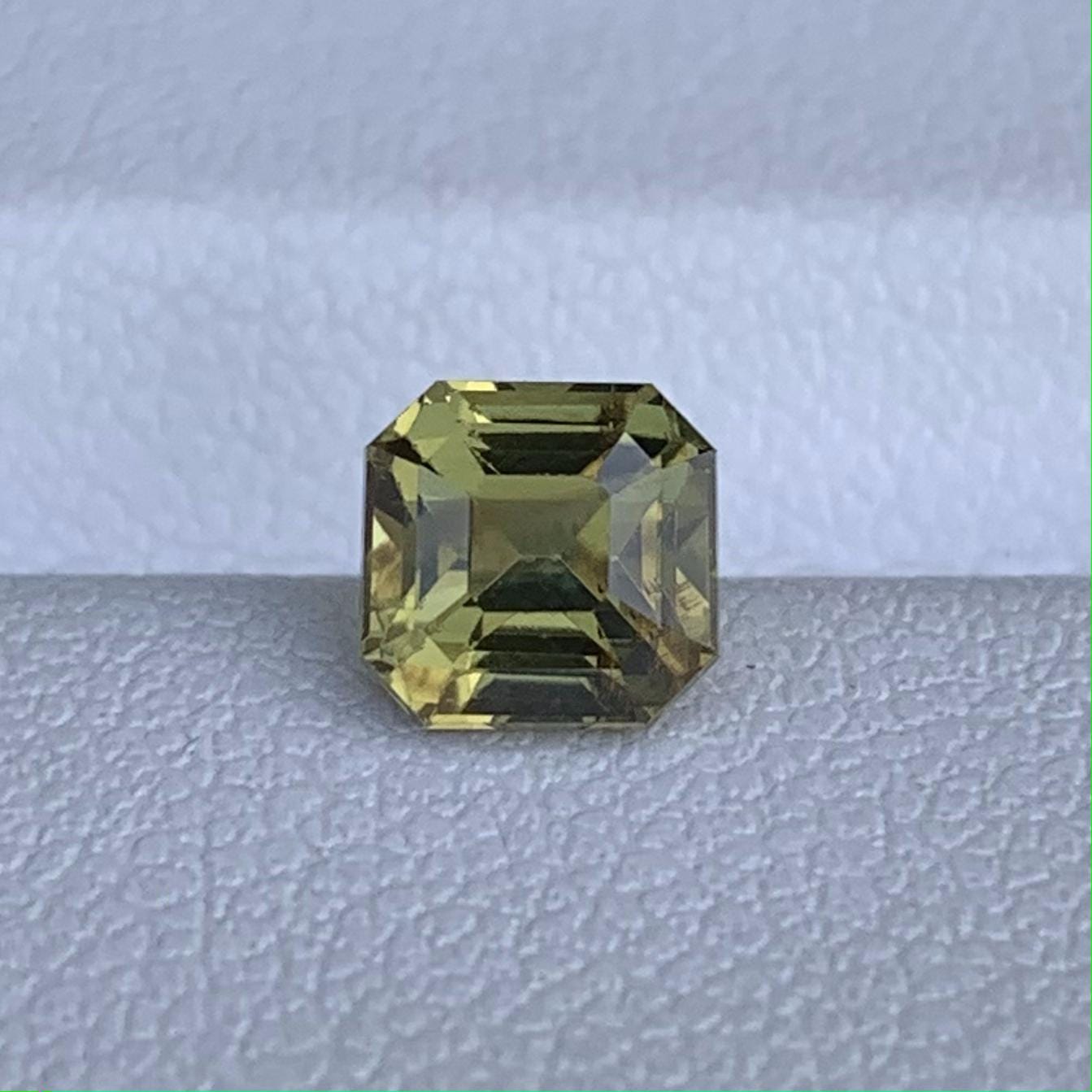 Natural Yellow Green Chrysoberyl 1.36ct - (UH) - Baza Boutique