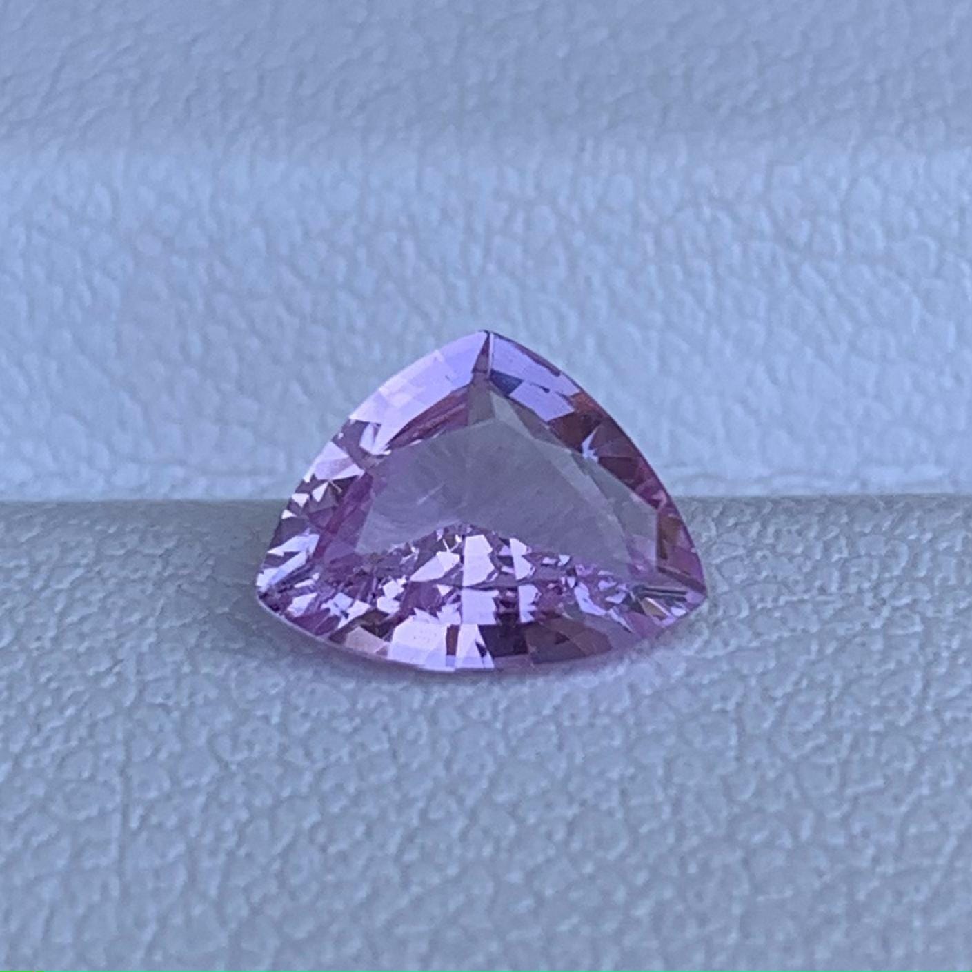 Natural Triangular Cut Pink Sapphire 1.00ct - (UH)