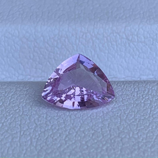 Natural Triangular Cut Pink Sapphire 1.00ct - (UH)
