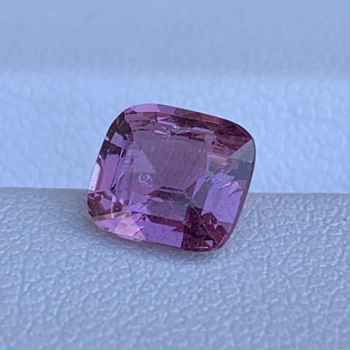 Natural Pink Sapphire 1.73ct - (UH) - Baza Boutique