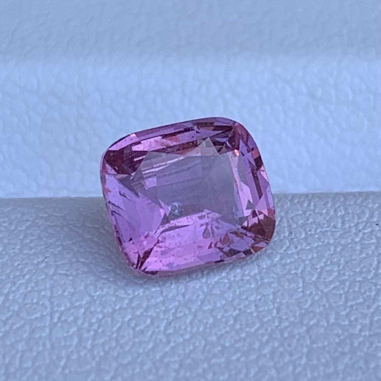 Natural Pink Sapphire 1.73ct - (UH) - Baza Boutique