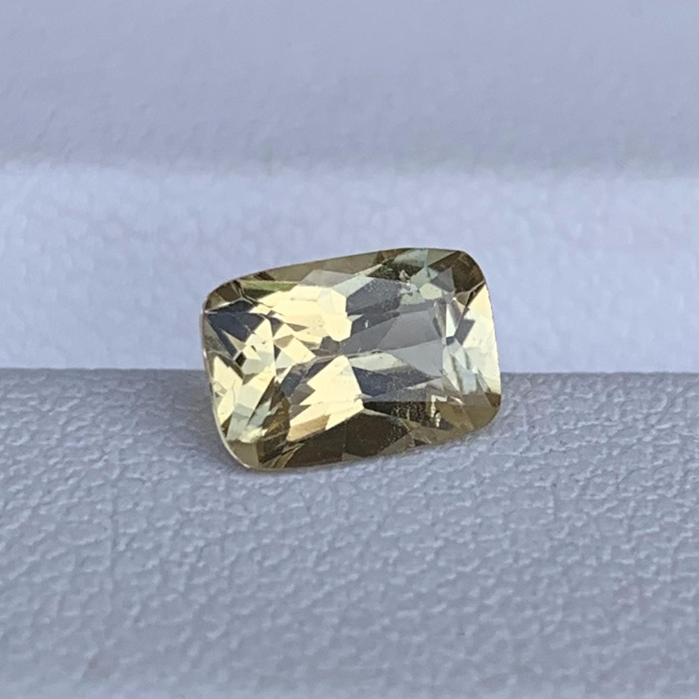 Natural Chrysoberyl 1.22ct - (H)