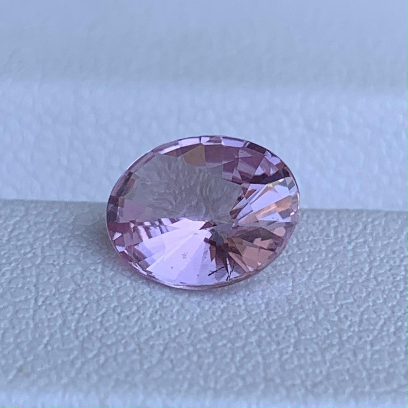 Natural Ceylon Padparadscha Sapphire 1.61ct - (UH) - Baza Boutique