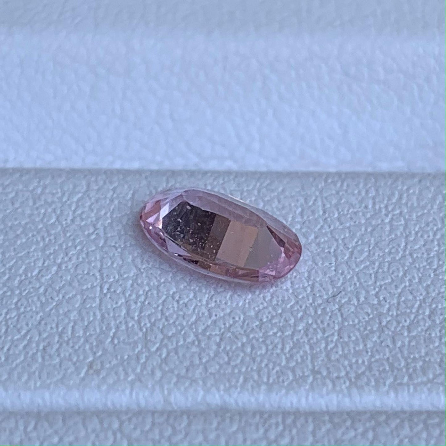 Natural Pinkish Padparadscha Sapphire 0.86ct - (UH)