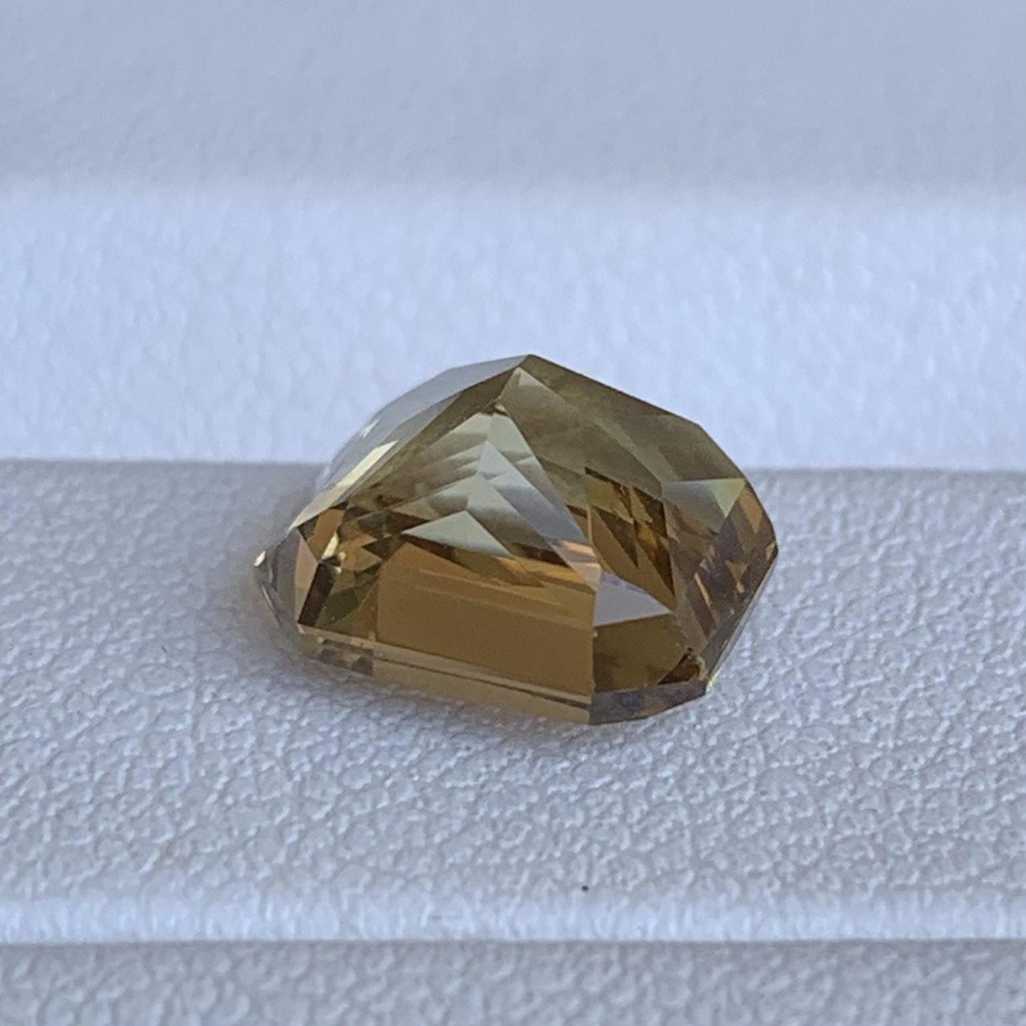 Natural Ceylon Chrysoberyl 4.01ct - (UH) - Baza Boutique