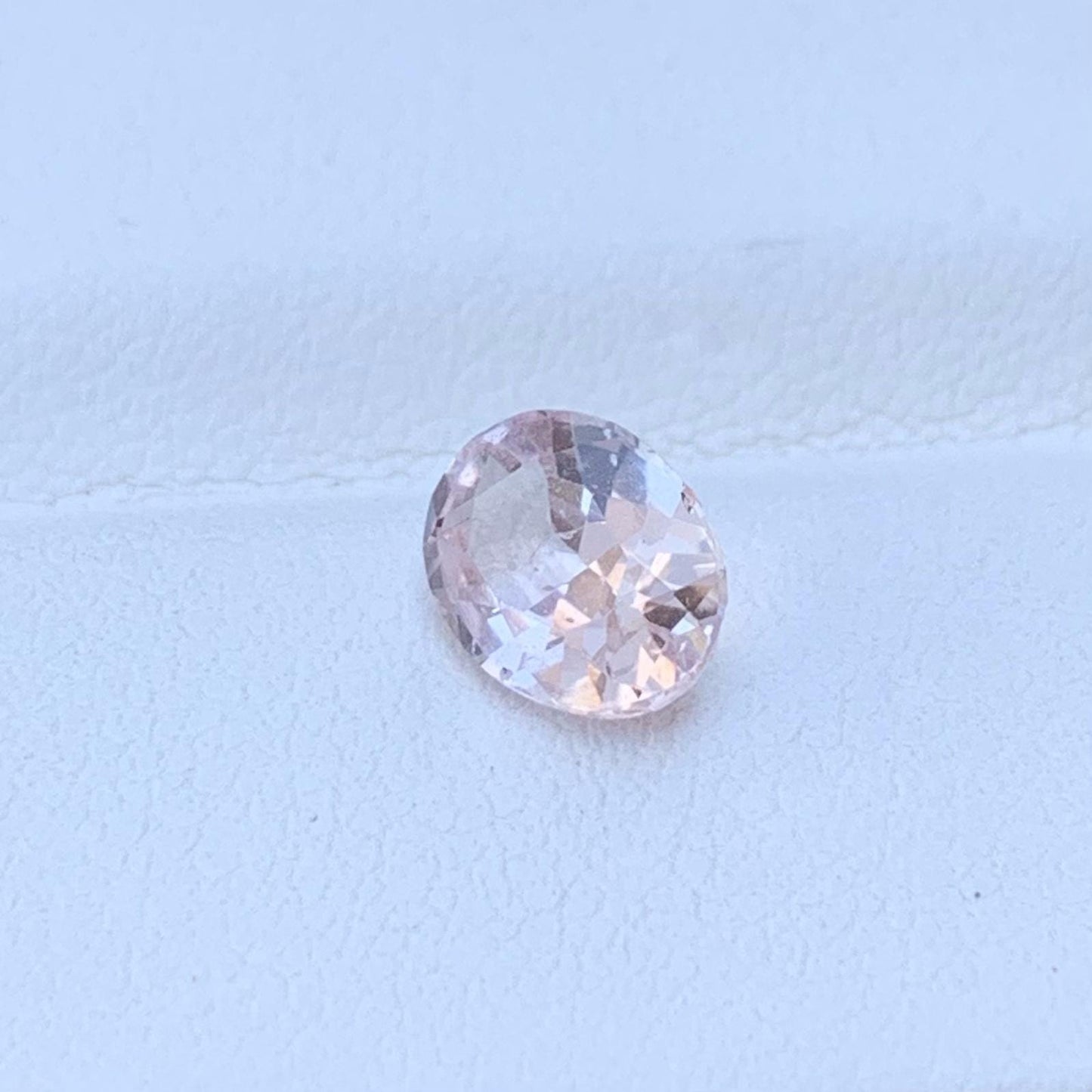 Natural Peach Sapphire 1.62ct - (H) - Baza Boutique