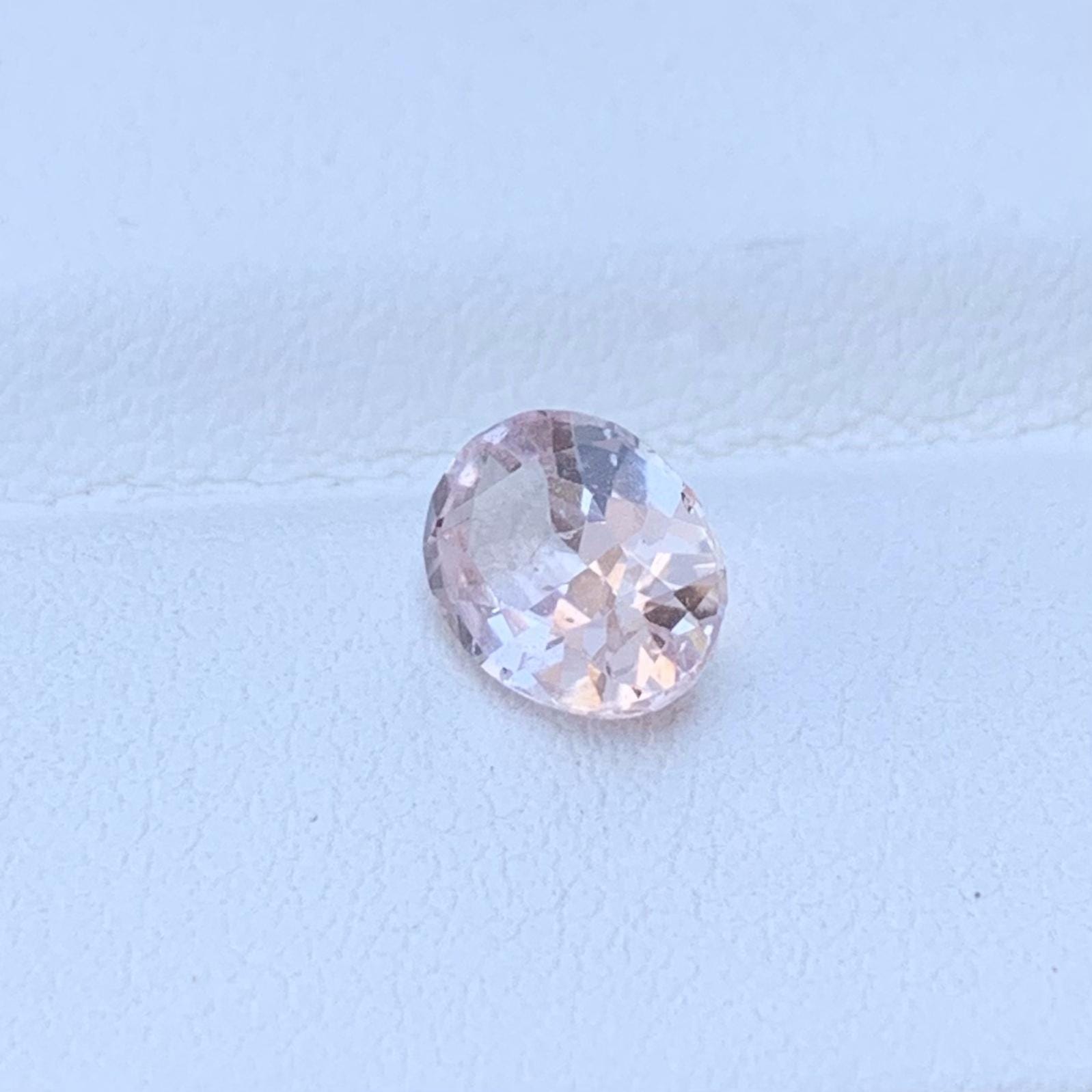 Natural Peach Sapphire 1.62ct - (H) - Baza Boutique