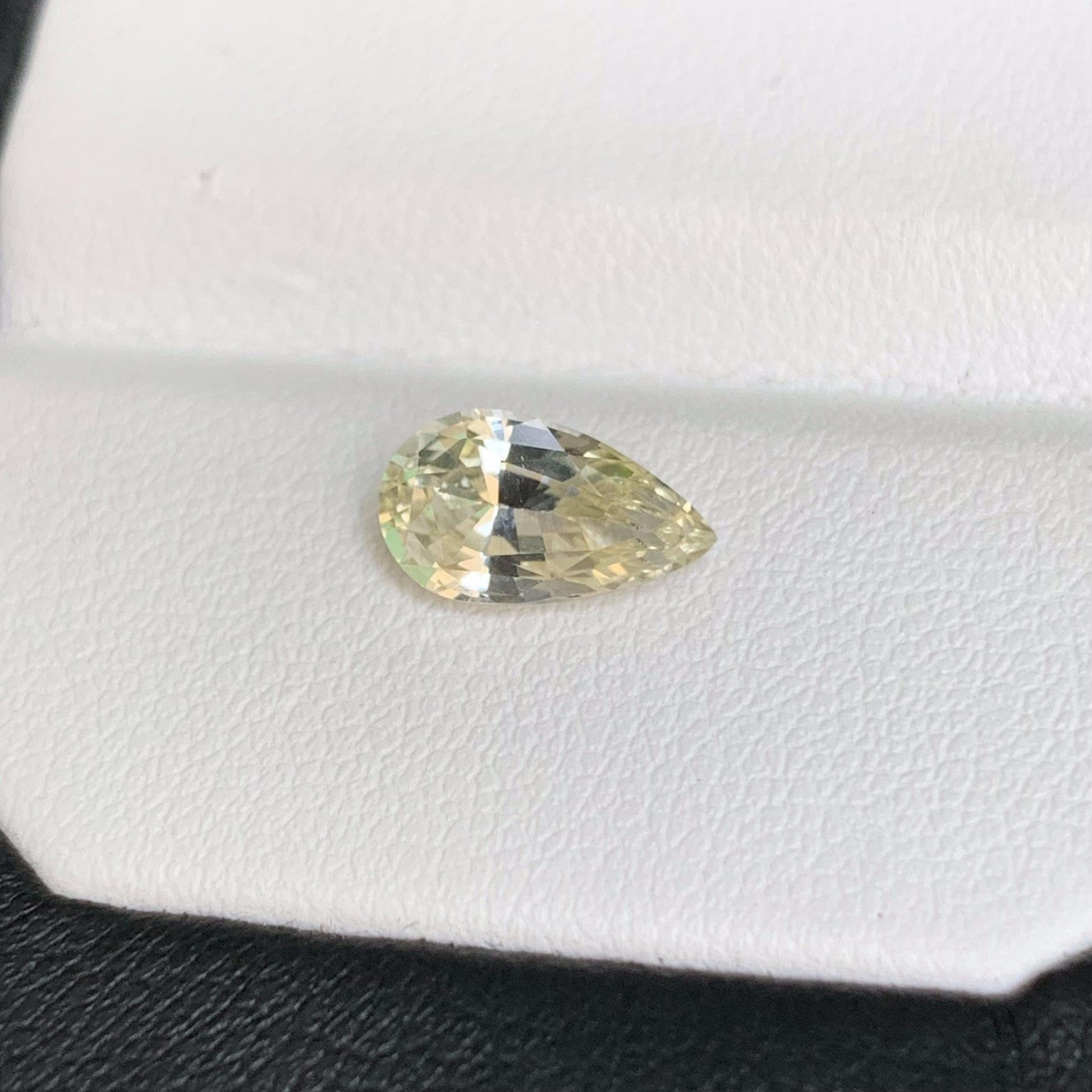 Natural Yellow Sapphire 1.57ct - (H) - Baza Boutique