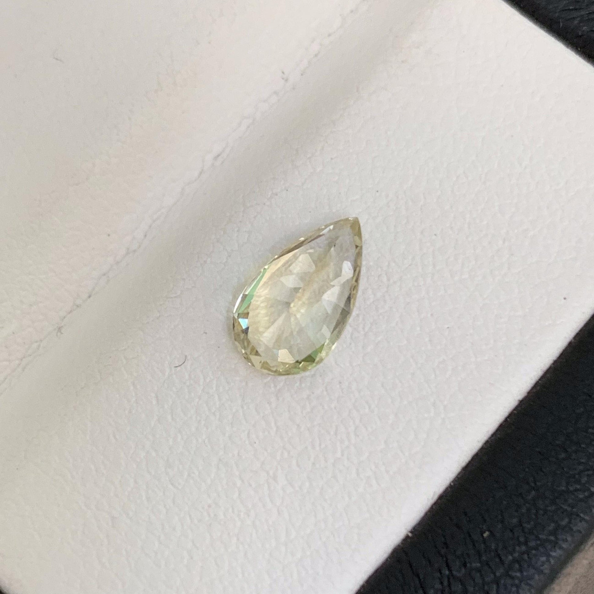 Natural Yellow Sapphire 1.57ct - (H) - Baza Boutique