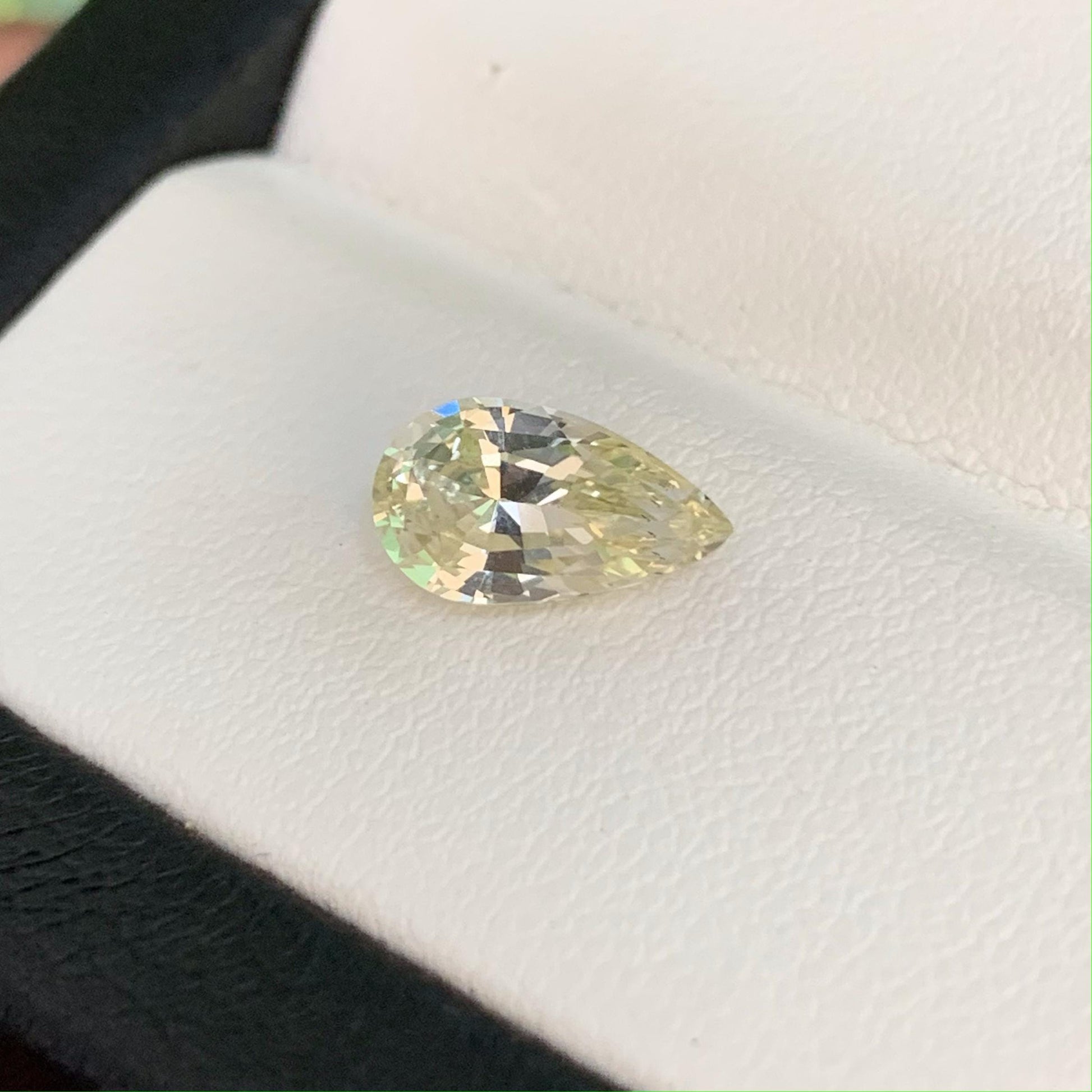 Natural Yellow Sapphire 1.57ct - (H) - Baza Boutique