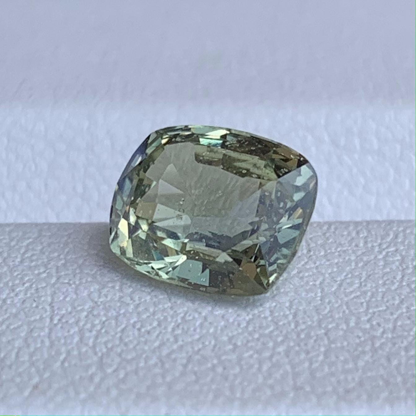 Natural Mint Green Sapphire 2.53ct - (UH) - Baza Boutique