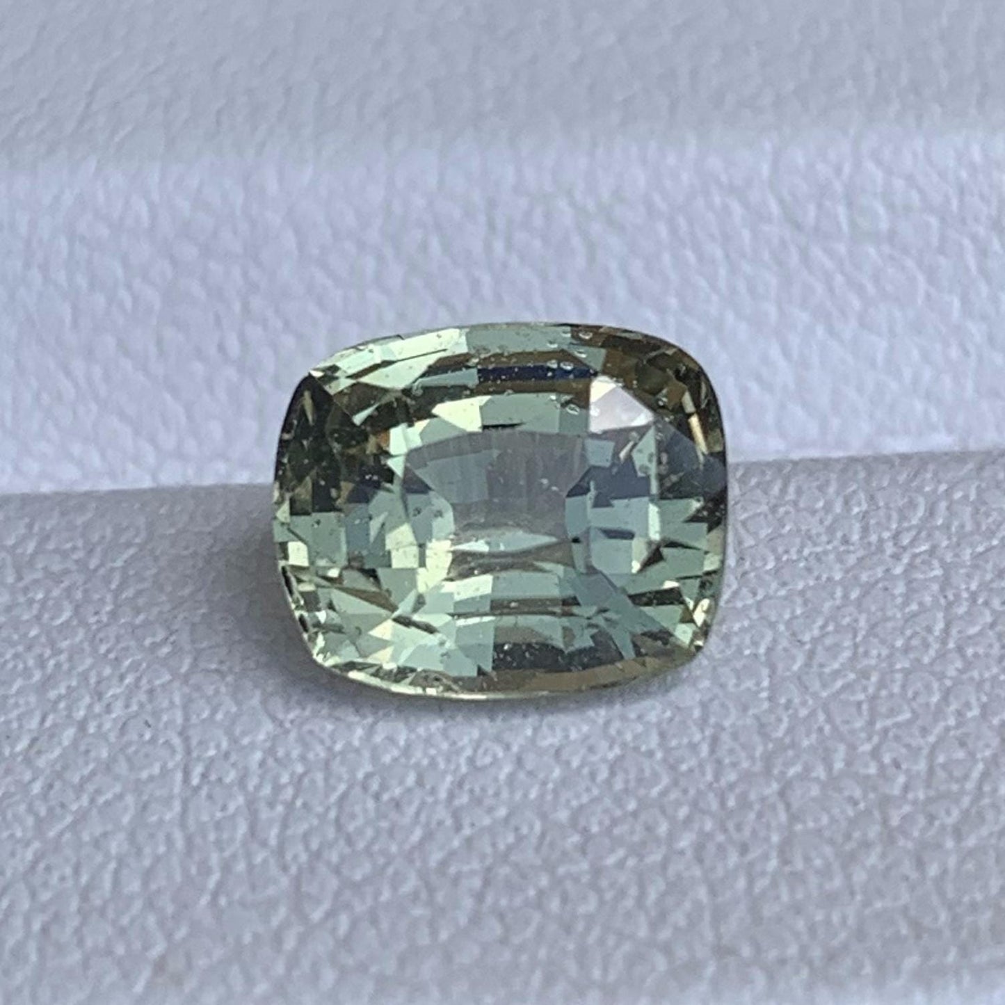 Natural Mint Green Sapphire 2.53ct - (UH) - Baza Boutique