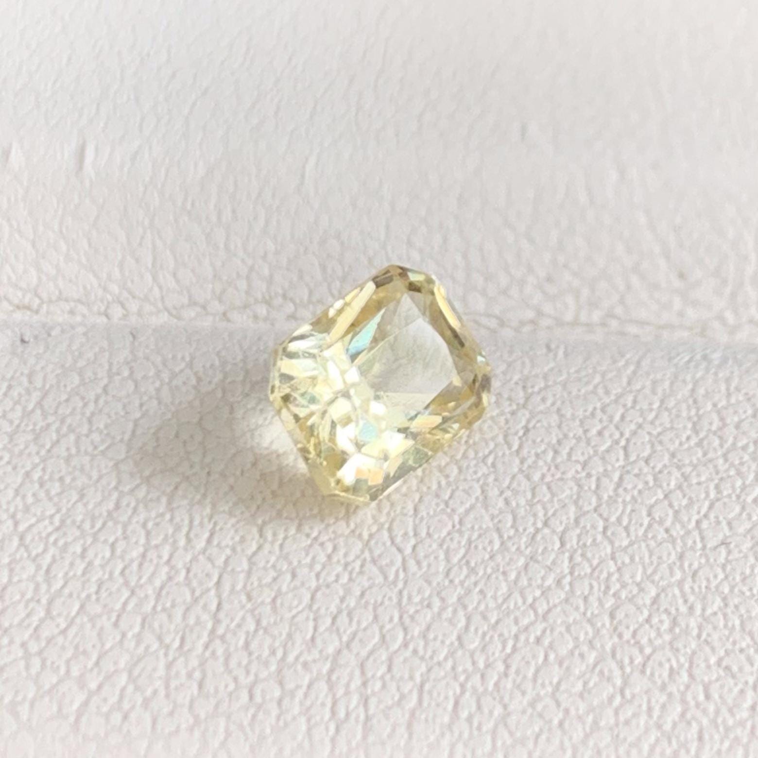 Natural Yellow Sapphire 1.55ct - (H) - Baza Boutique