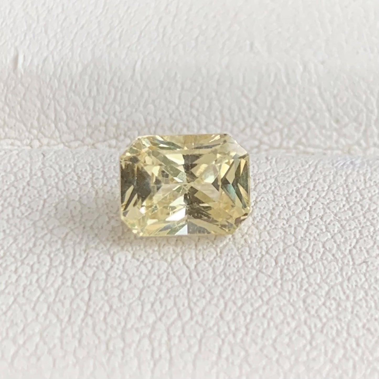 Natural Yellow Sapphire 1.55ct - (H) - Baza Boutique